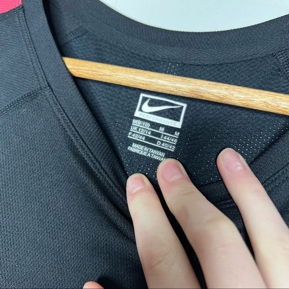 NWT Nike Workout Short Sleeved Tee - Picture 4 of 7